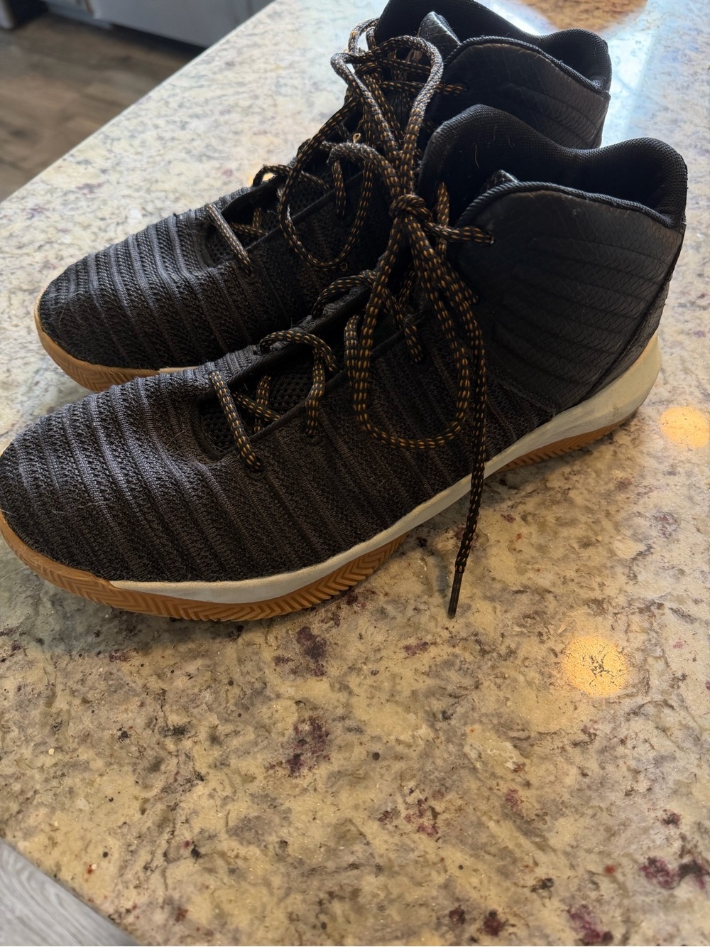 AND1 Men’s size 10 knit sneakers